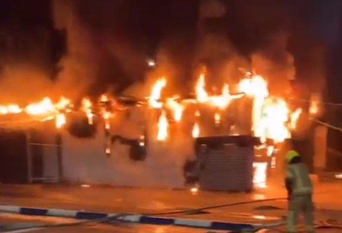 השריפה בשוק הבדואי ברהט  (צילום:  צילום מסך טוויטר)