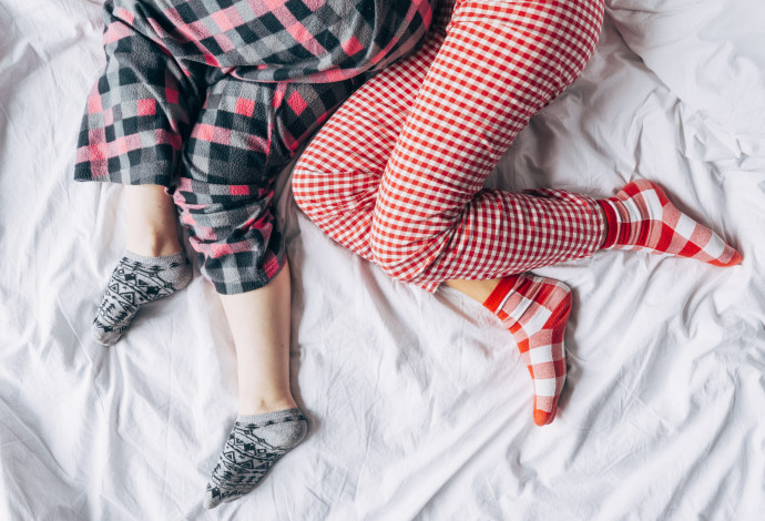 שינה עם גרביים (צילום:  אינגאימג')