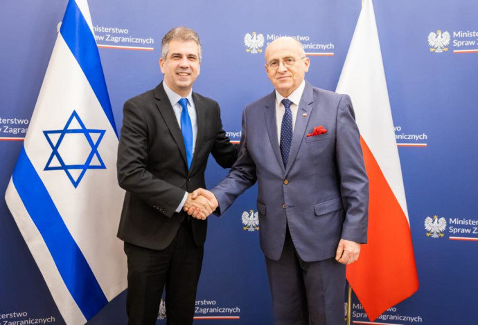 שר החוץ אלי כהן ושר החוץ הפולני זביגנייב ראו (צילום:  שגרירות ישראל בפולין)