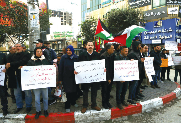 מפגינים בחברון נגד הפסגה בשארם א־שייח' (צילום:  וויסאם השלמון, פלאש 90)
