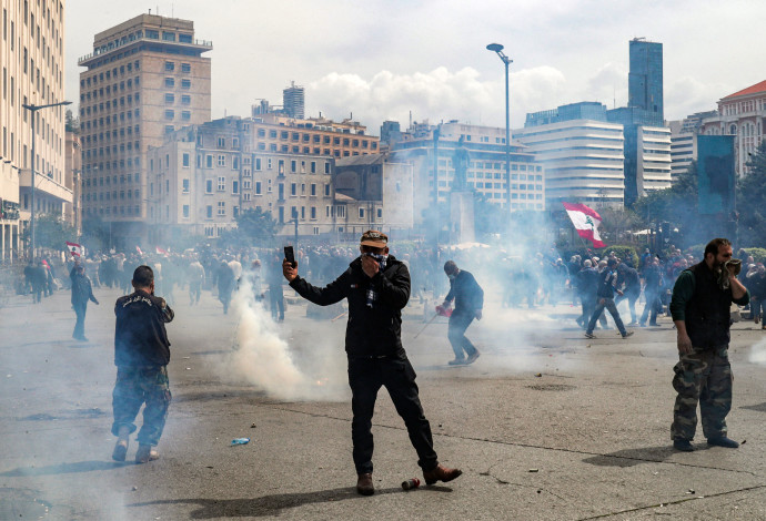 מחאה בביירות נגד הקריסה הכלכלית בלבנון (צילום:  gettyimages)
