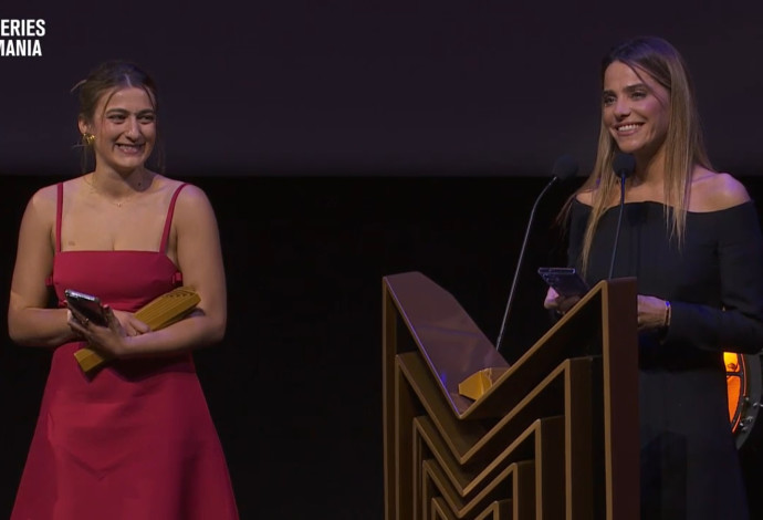 פרס השחקנית הראשית הטובה ביותר בסיריס מאניה הוענק לרותם סלע וגל מלכה (צילום:  יח"צ)