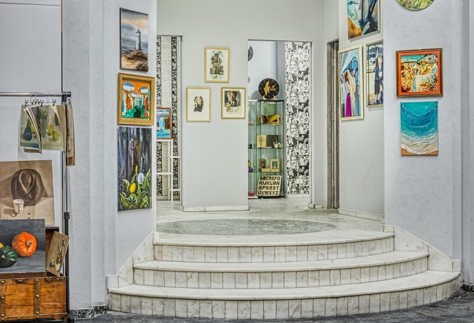 הגלריה החדשה של יוניטי ארט בחצרות יפו (צילום:  אלכס דונין)