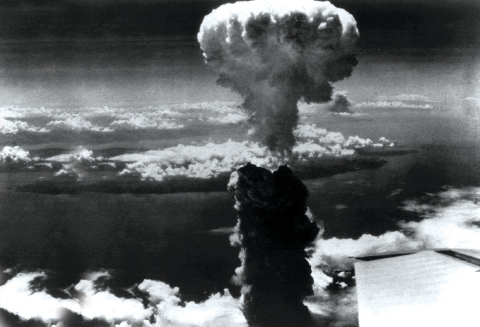 פטריה גרעינית מעל נגסאקי, 1945  (צילום:  ארכיון רויטרס)