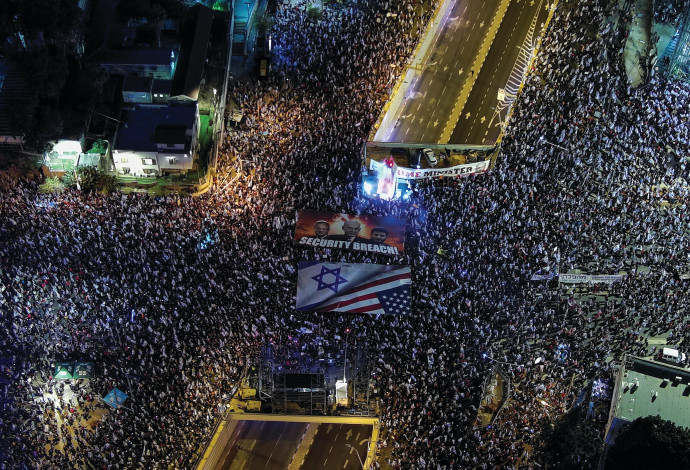 הפגנה נגד הרפורמה במערכת המשפט בתל אביב (צילום:  רויטרס)