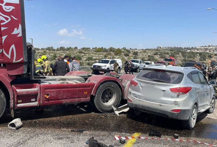 תאונת דרכים קטלנית ביהודה ושומרון (צילום:  דוברות מד"א)