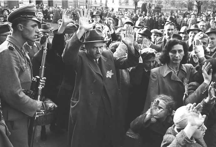 מעצר יהודים בבודפשט 1944 (צילום:  Bundesarchiv.jpg)