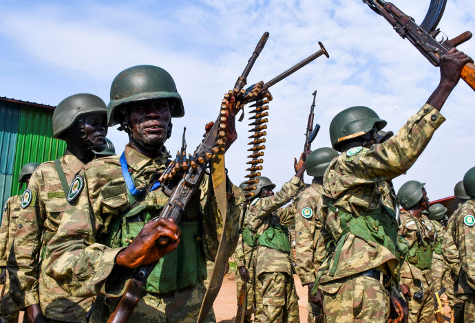 חיילים בסודאן (צילום:  REUTERS/Samir Bol)