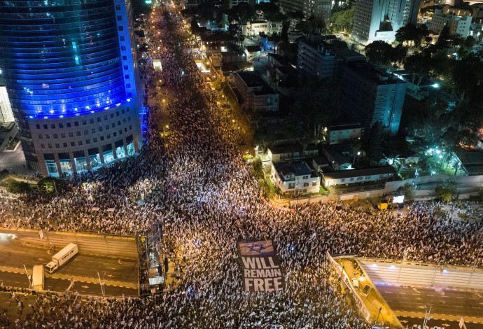 הפגנה נגד הרפורמה בתל אביב, שבוע 15 (צילום:  רויטרס)