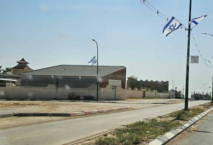 דגלי ישראל נתלו ביישובים בדואים בנגב לקראת יום העצמאות (צילום:  פרטי)