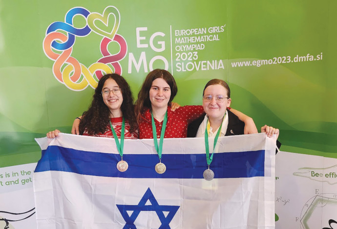 זוכות אולימפיאדת המתימטיקה הישראליות (צילום:  מרכז מדעני העתיד במשרד החינוך)