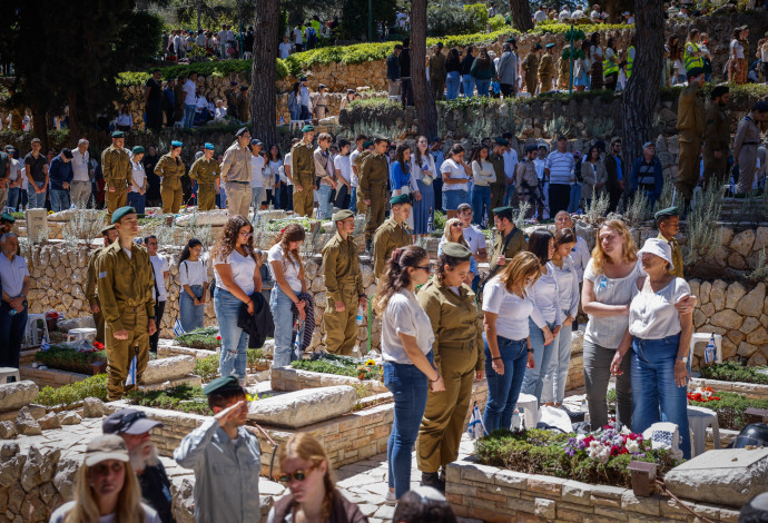 צפירה בטקס בהר הרצל (צילום:   אריק מרמור, פלאש 90)