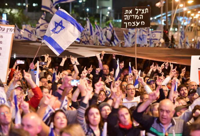 הפגנה נגד הרפורמה בתל אביב (צילום:  אבשלום ששוני)