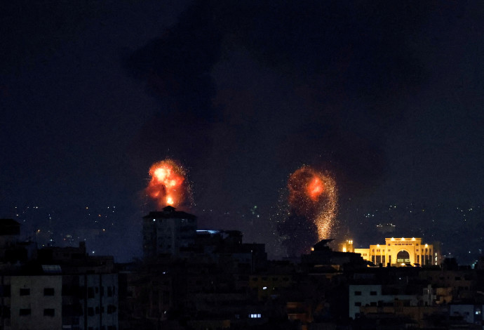 מבצע מגן וחץ (צילום:  REUTERS/Mohammed Salem)