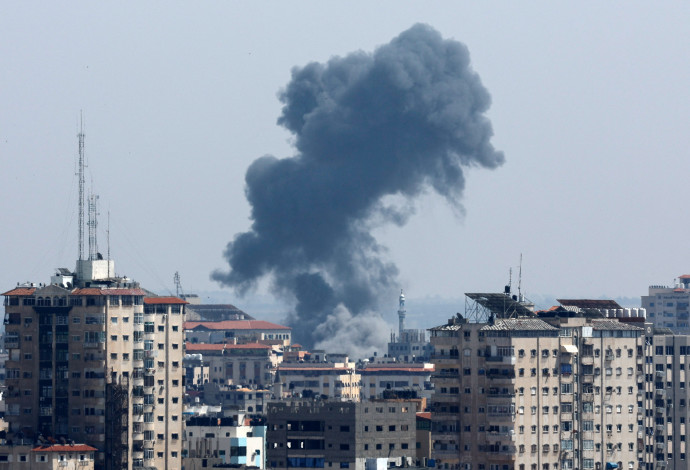 תקיפה בעזה (צילום:  REUTERS/Mohammed Salem)