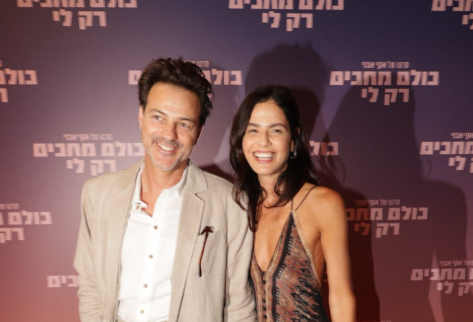 היתה נוכחת בחתונה שלו ושל מילר. סנדי בר עם אקי אבני (צילום: רפי דלויה)