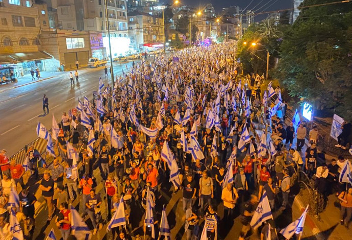 צעדת המחאה בבני ברק (צילום:  אבשלום ששוני)