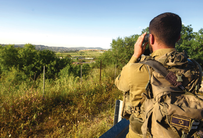 חייל בגבול לבנון (צילום:  אייל מרגולין, פלאש 90)