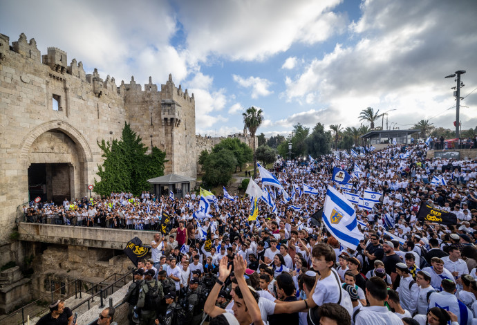 מצעד הדגלים בירושלים (צילום:  יונתן זינדל פלאש 90)
