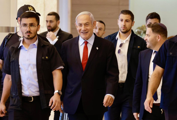 ראש הממשלה בנימין נתניהו בפתח ישיבת סיעת הליכוד (צילום:  מארק ישראל סלם)