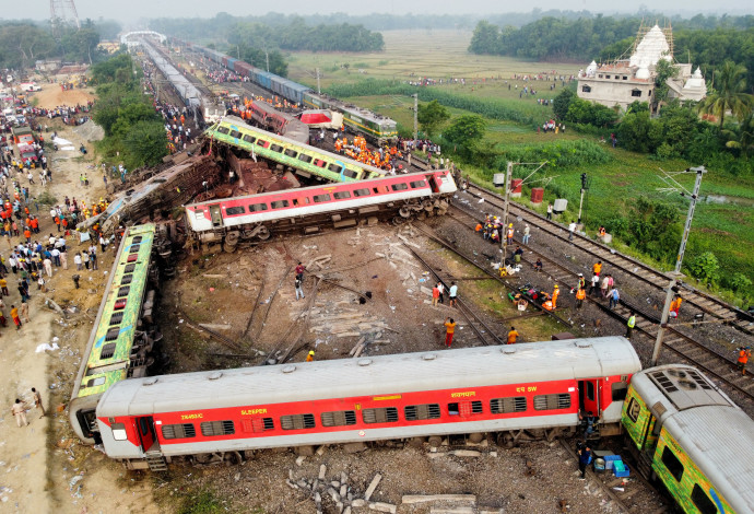תאונת הרכבות הקטלנית בהודו (צילום:  רויטרס)