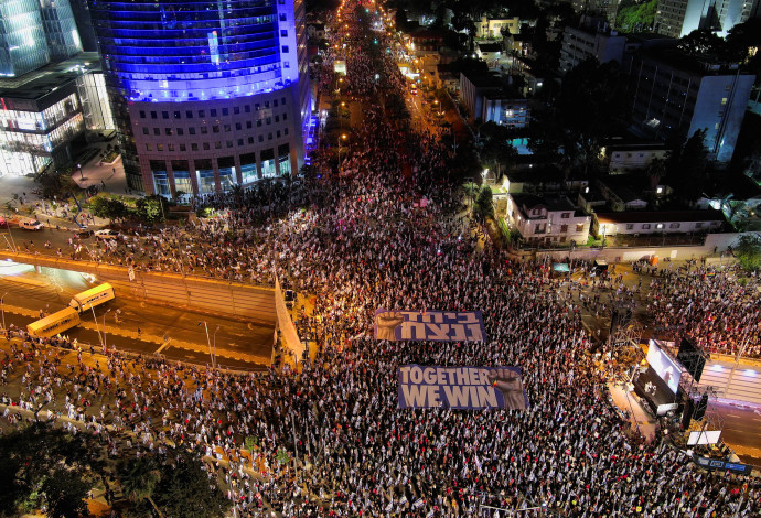 מחאה נגד הרפורמה בתל אביב (צילום:  רויטרס, אילן רוזנברג)