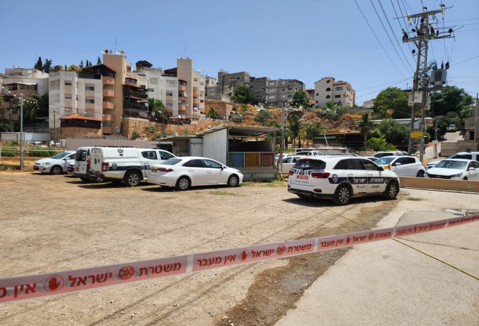 זירת הרצח בנצרת הוא נורה למוות מרוואן קנג' (צילום:  דוברות המשטרה)