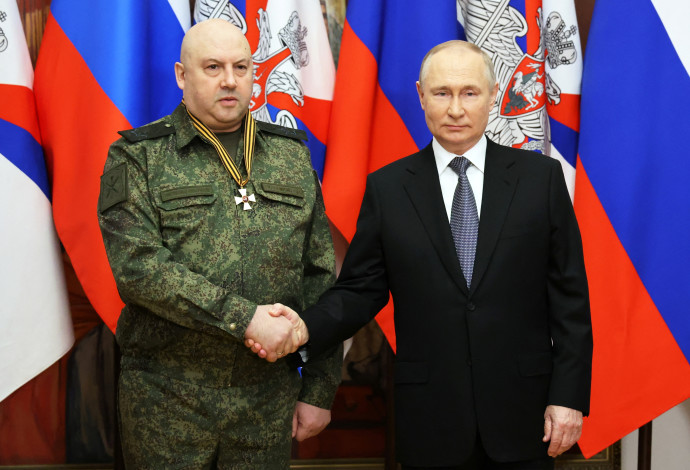 הגנרל סרגיי סורוביקין (צילום:  Sputnik/Mikhail Klimentyev/Kremlin via REUTERS)