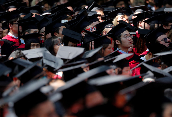 סטודנטים באוניברסיטת "הרווארד", למצולמים אין קשר לכתבה (צילום:  REUTERS/Brian Snyder/File Photo)