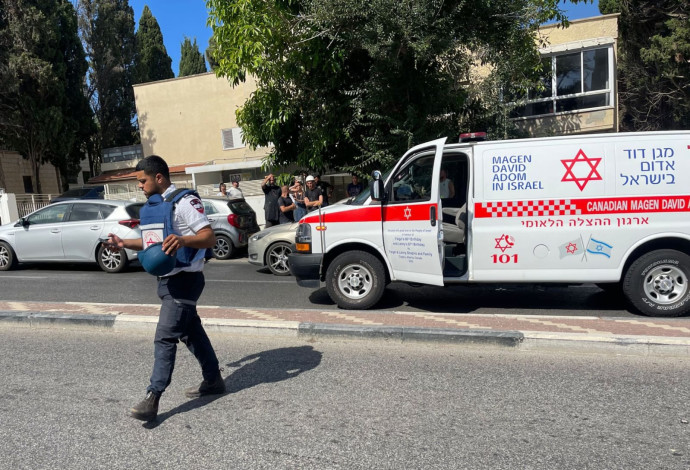זירת הירי בחיפה בו נפגע יבגני סטפנוב (צילום:  תיעוד מבצעי מד"א)