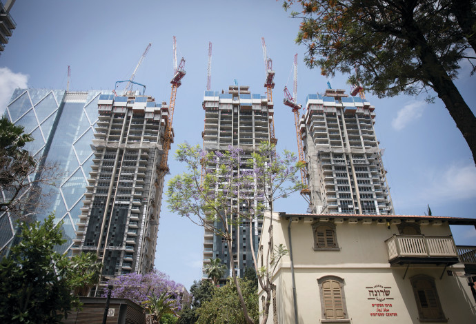 בניינים בשרונה תל אביב  (צילום:  מרים אלסטר פלאש 90)