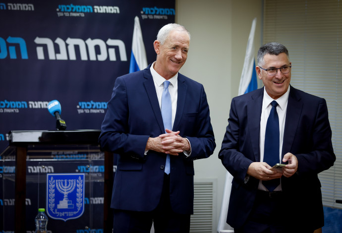 גדעון סער ובני גנץ  (צילום:  אוליבייה פיטוסי פלאש 90)