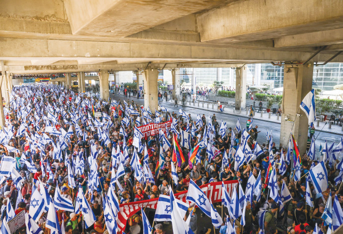 הפגנה בנתב"ג (צילום:  חיים גולדברג, פלאש 90)