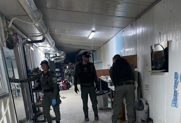 מבצע לאיתור שוהים בלתי חוקיים (צילום:  דוברות המשטרה)