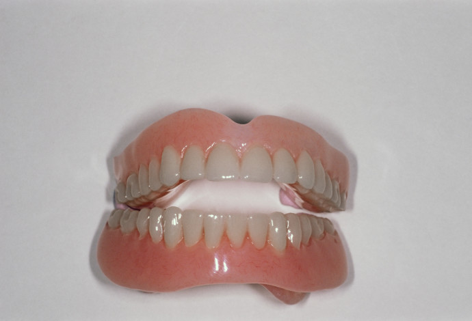שיניים תותבות (צילום:  אינגאימג')