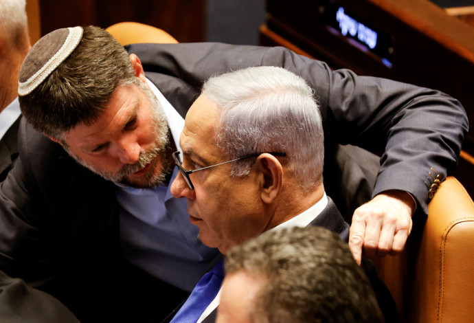 נתניהו וסמוטריץ' במליאת הכנסת  (צילום:  REUTERS/Amir Cohen)