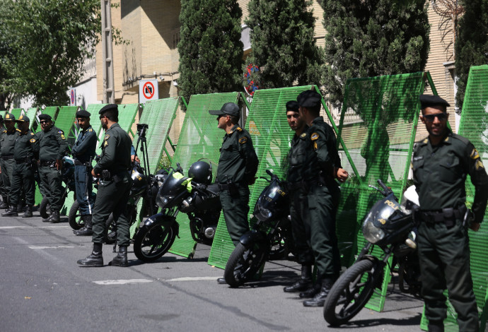משטרת איראן (צילום:  WANA (West Asia News Agency) via REUTERS)
