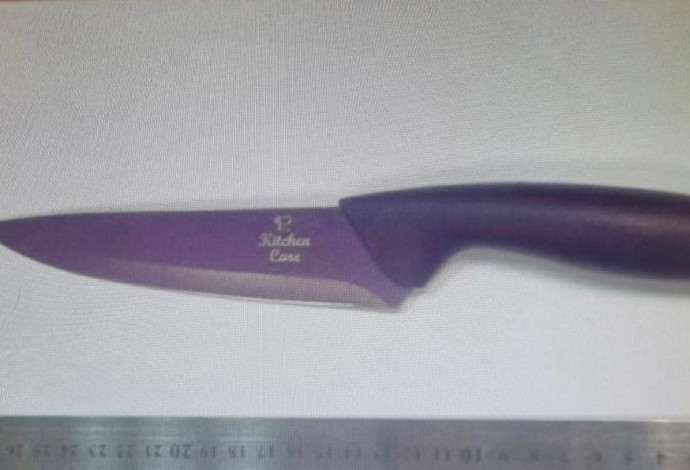 הסכין שנתפסה (צילום:  דוברות המשטרה)
