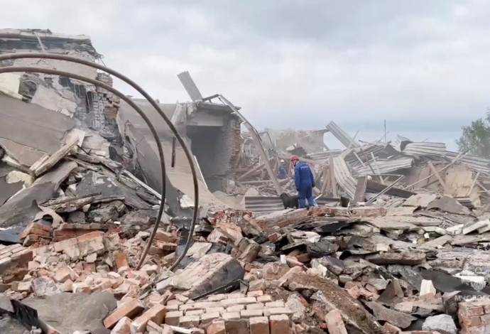 הפיצוץ במפעל בסרגייב פוסאד (צילום:   Russian Emergencies Ministry/Handout via REUTERS )