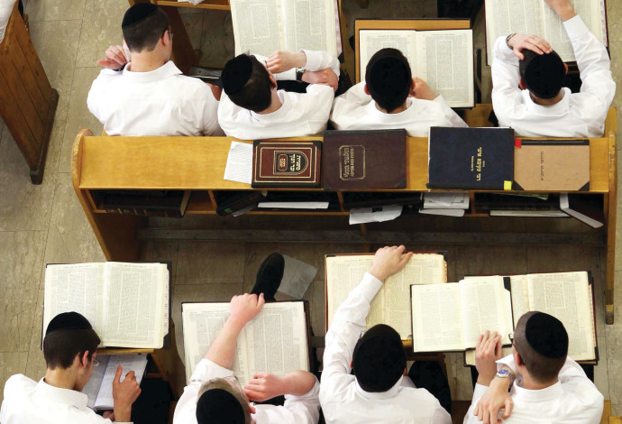 תלמידי ישיבה (צילום:  אביר סולטן, פלאש 90)