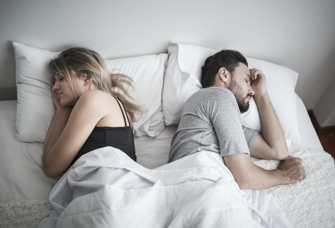 בני זוג במיטה, אילוסטרציה (צילום:  אינג'אימג')