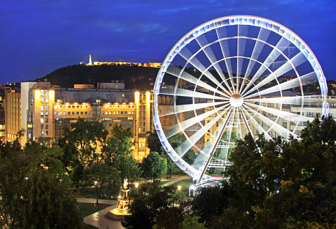 הגלגל הענק ומלון קמפינסקי (צילום:  מלון קמפינסקי קורניבוס)
