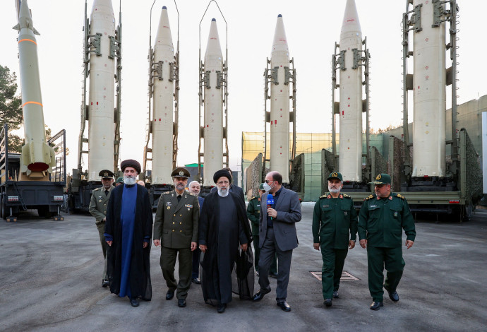 נשיא איראן ראיסי ב''יום התעשייה הביטחונית'' (צילום: Handout via REUTERS)