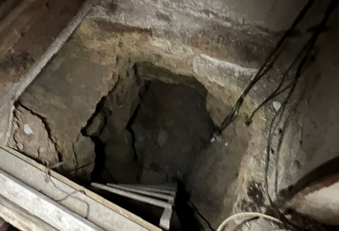 המנהרה שאותרה ששייכת לארגון הפשיעה של בכרי  (צילום:  דוברות המשטרה)