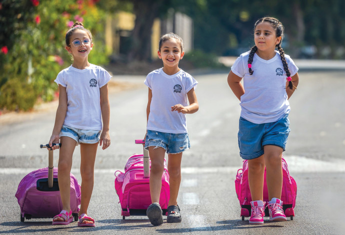 תלמידות כיתה א' (צילום:  יוסי אלוני פלאש 90)