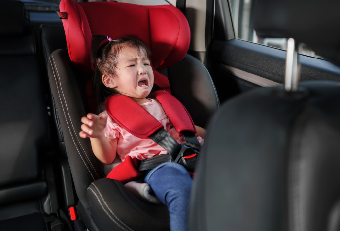 כך נוכל לחלץ תינוק שננעל ברכב מבלי לשבור את החלון (צילום:  אינג'אימג')