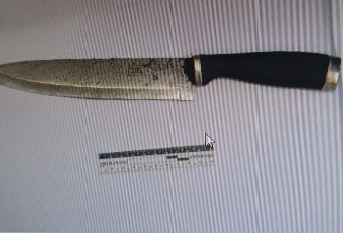 הסכין שנתפסה (צילום:  דוברות המשטרה)
