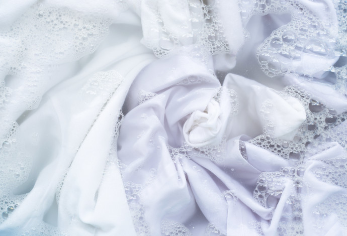 כביסה של בגדים לבנים (צילום:  אינגאימג')