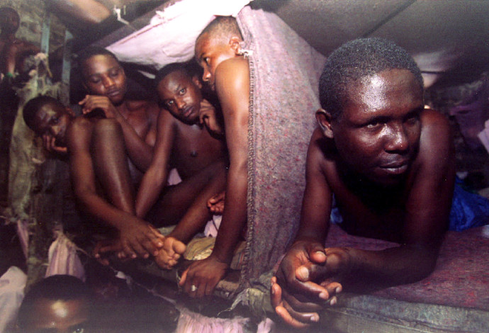 אסירי בית הכלא Gitarama ברואנדה (צילום:  רויטרס)