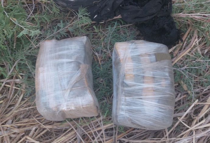 מטעני חבלה (צילום:  דוברות המשטרה)
